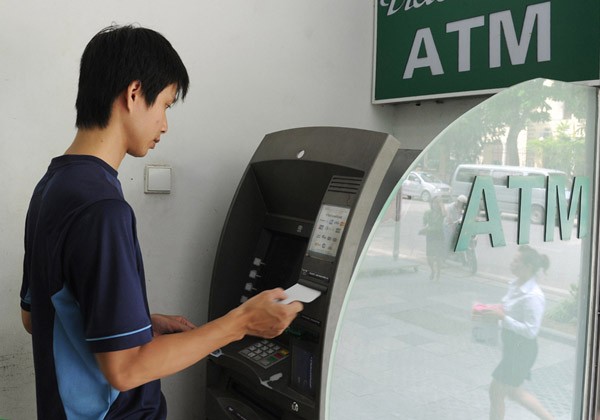 Ma trận phí ngân hàng “móc túi” chủ tài khoản - 1