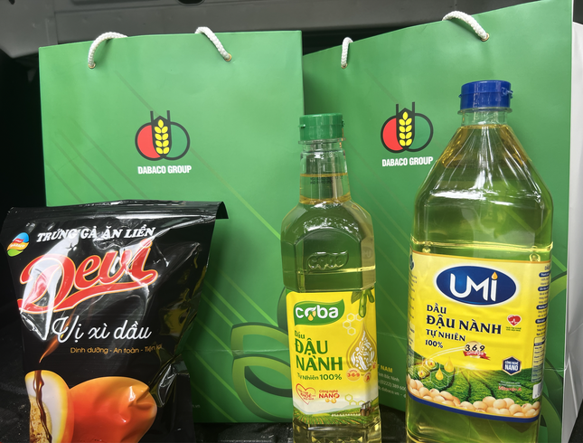 Khi đại gia tặng sầu riêng, nước mắm, trứng, chuối... - Ảnh 3