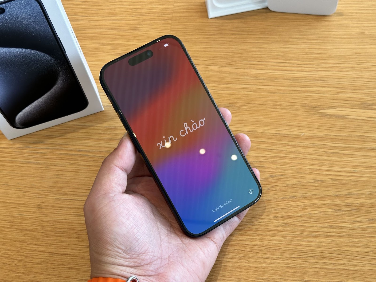 Mở hộp iPhone 15 Pro Max giá 70 triệu đồng tại Việt Nam - Ảnh 4