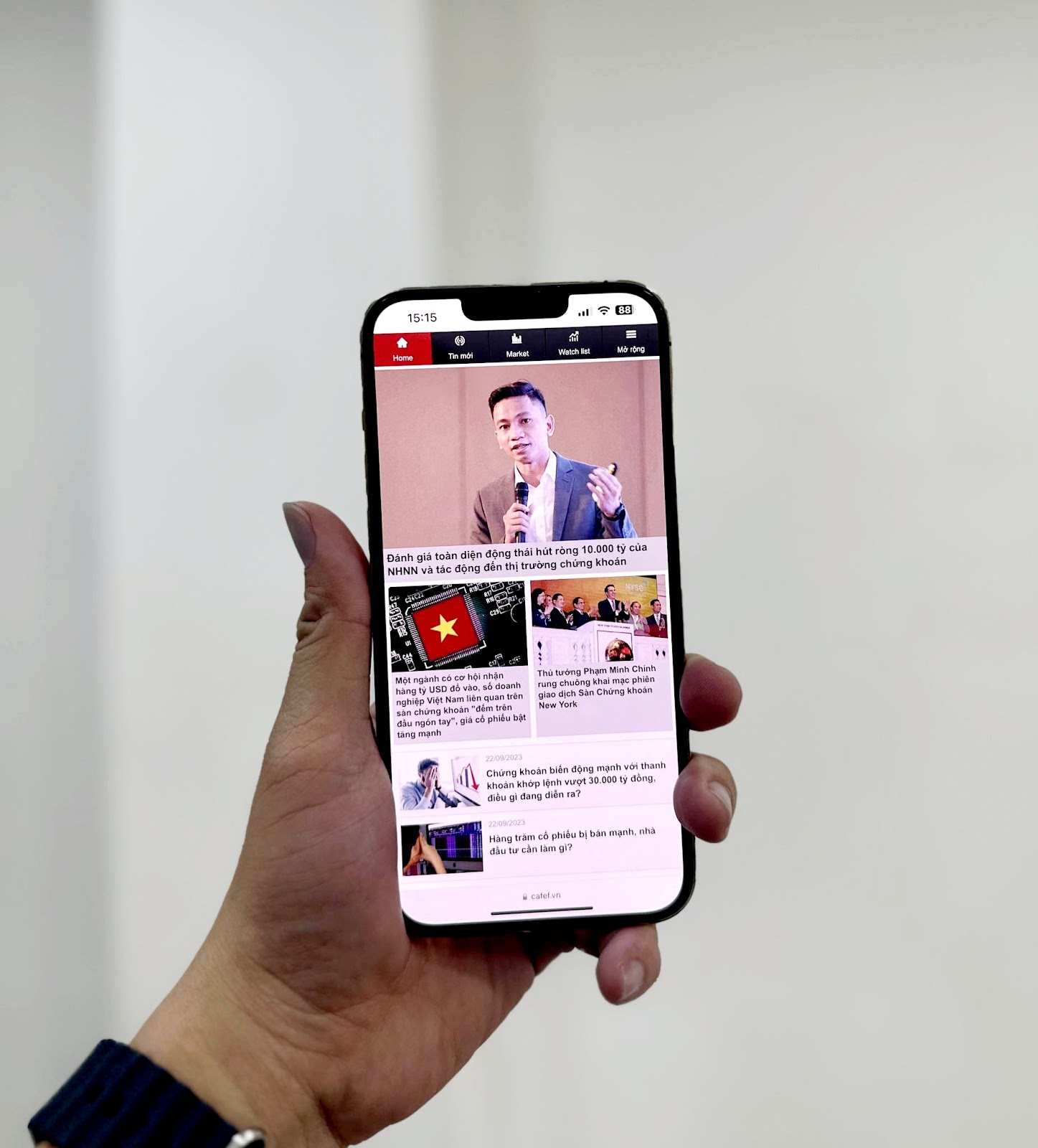 Mở hộp iPhone 15 Pro Max giá 70 triệu đồng tại Việt Nam - Ảnh 9