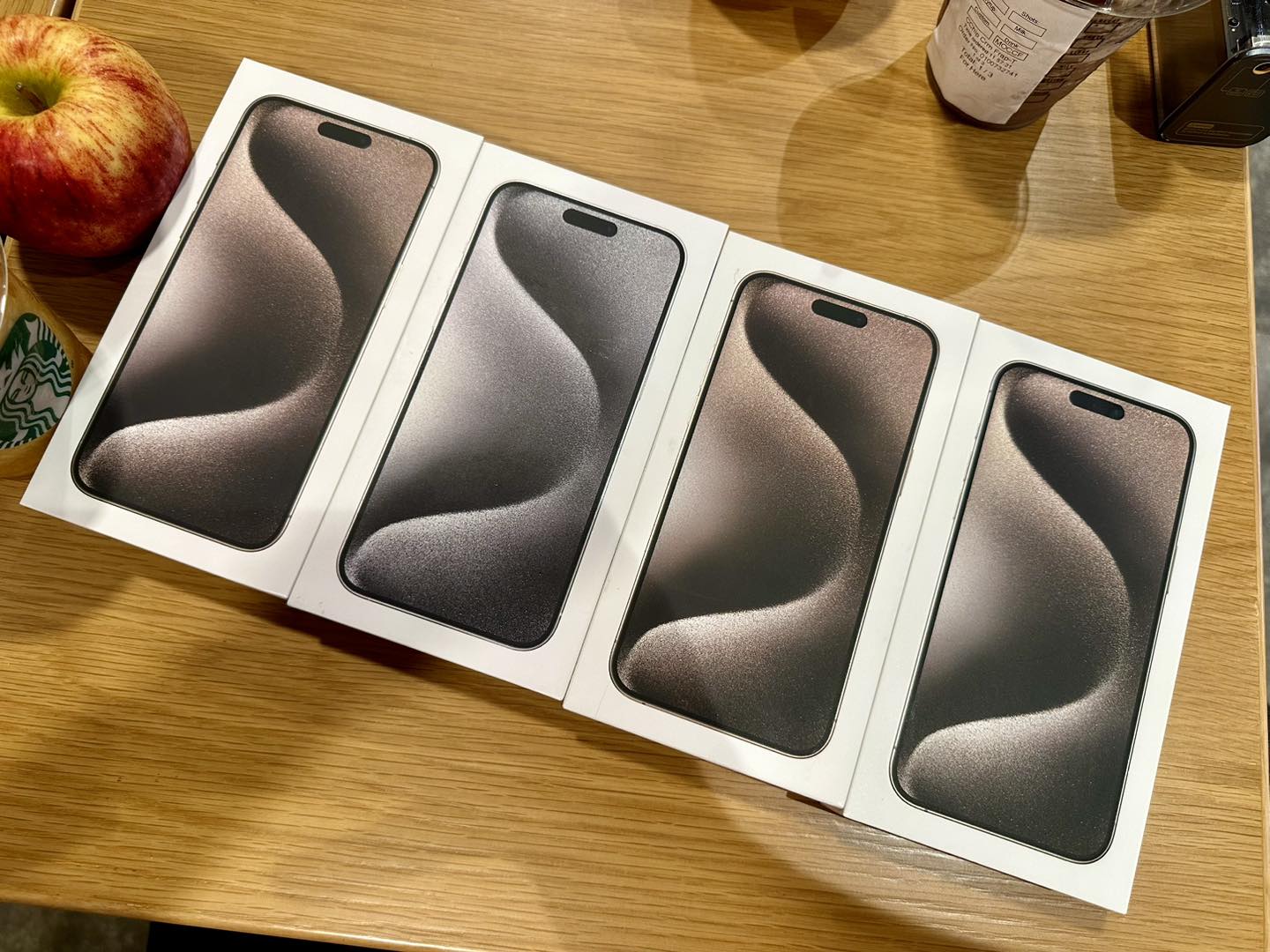 Mở hộp iPhone 15 Pro Max giá 70 triệu đồng tại Việt Nam - Ảnh 10