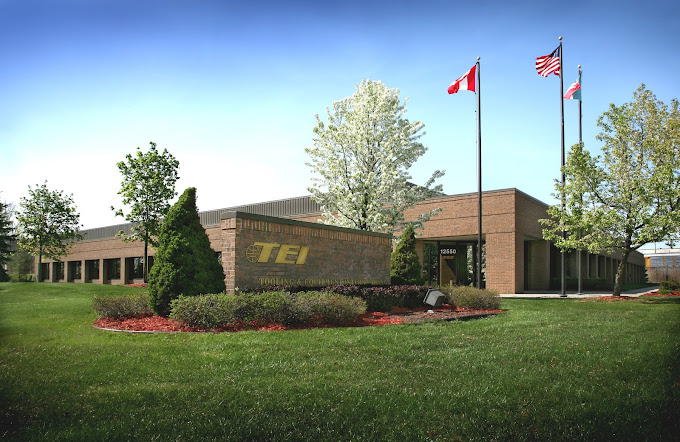 Cần gấp thứ 'mang tính chiến lược' giống VinFast, ông lớn Mỹ mua đứt cánh tay phải của Tesla - Ảnh 1