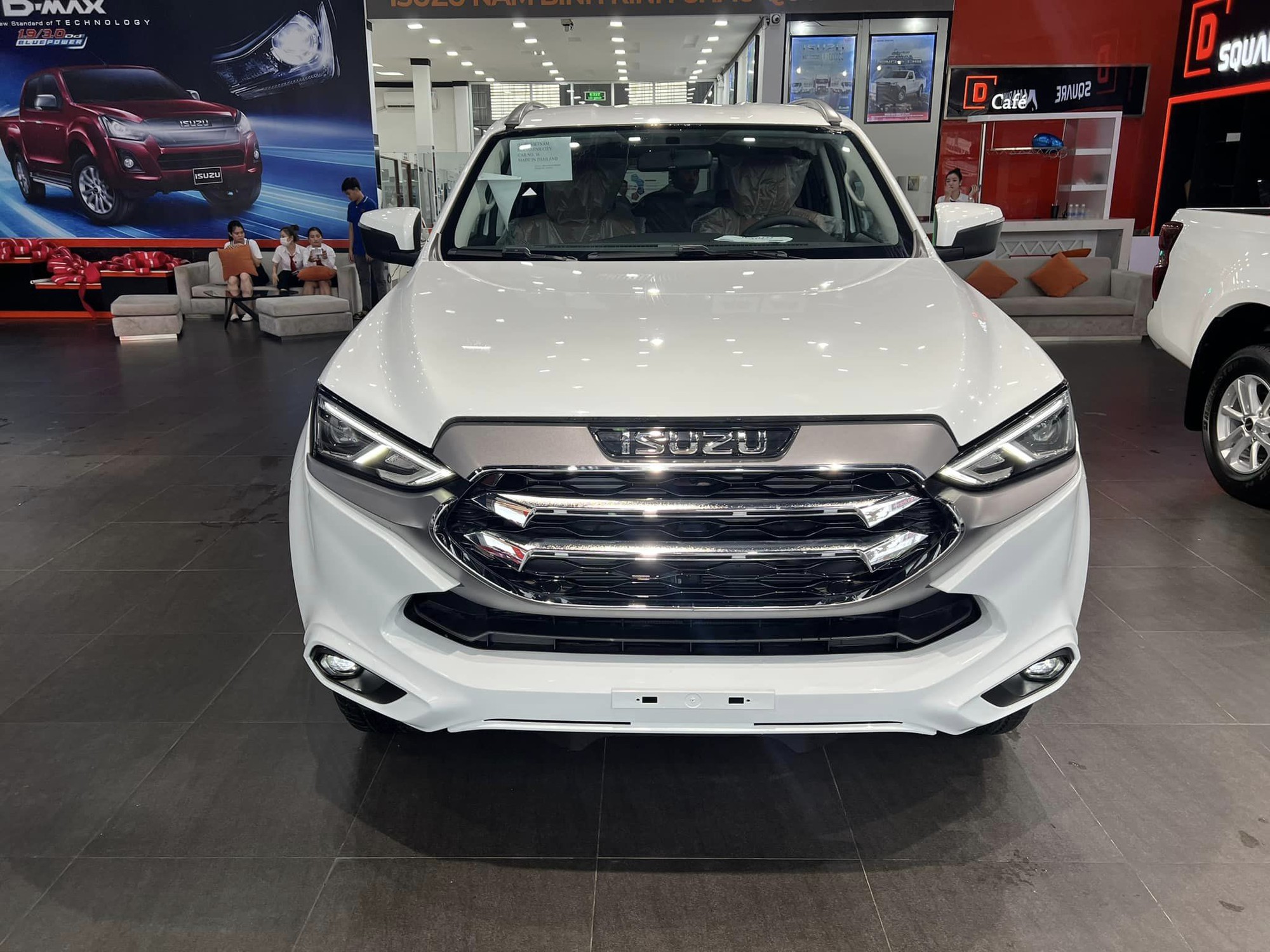 Isuzu mu-X giảm kỷ lục 200 triệu tại đại lý, giá khởi điểm còn 716 triệu, rẻ hơn cả CX-5 và Tucson - Ảnh 2