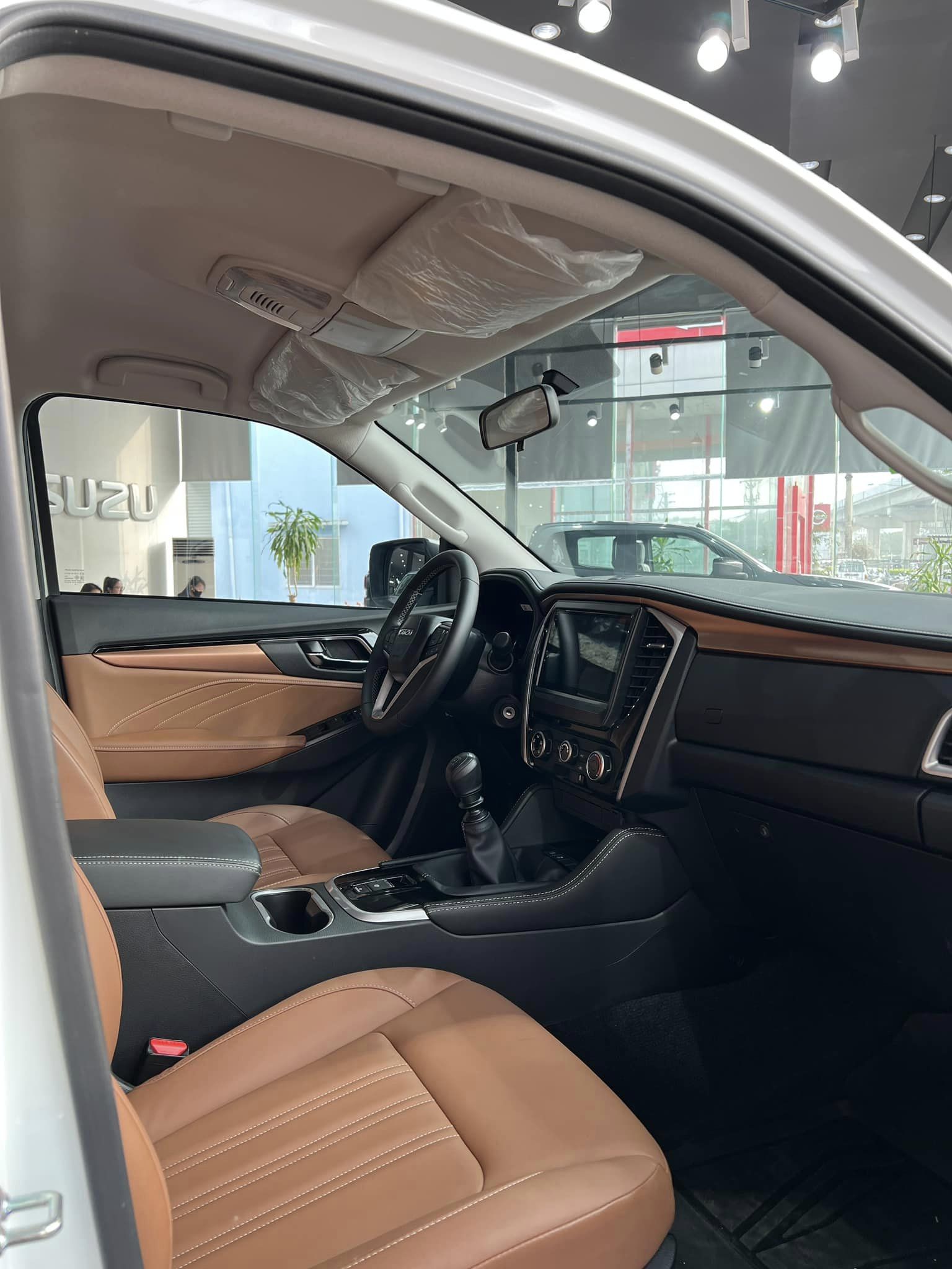 Isuzu mu-X giảm kỷ lục 200 triệu tại đại lý, giá khởi điểm còn 716 triệu, rẻ hơn cả CX-5 và Tucson - Ảnh 4