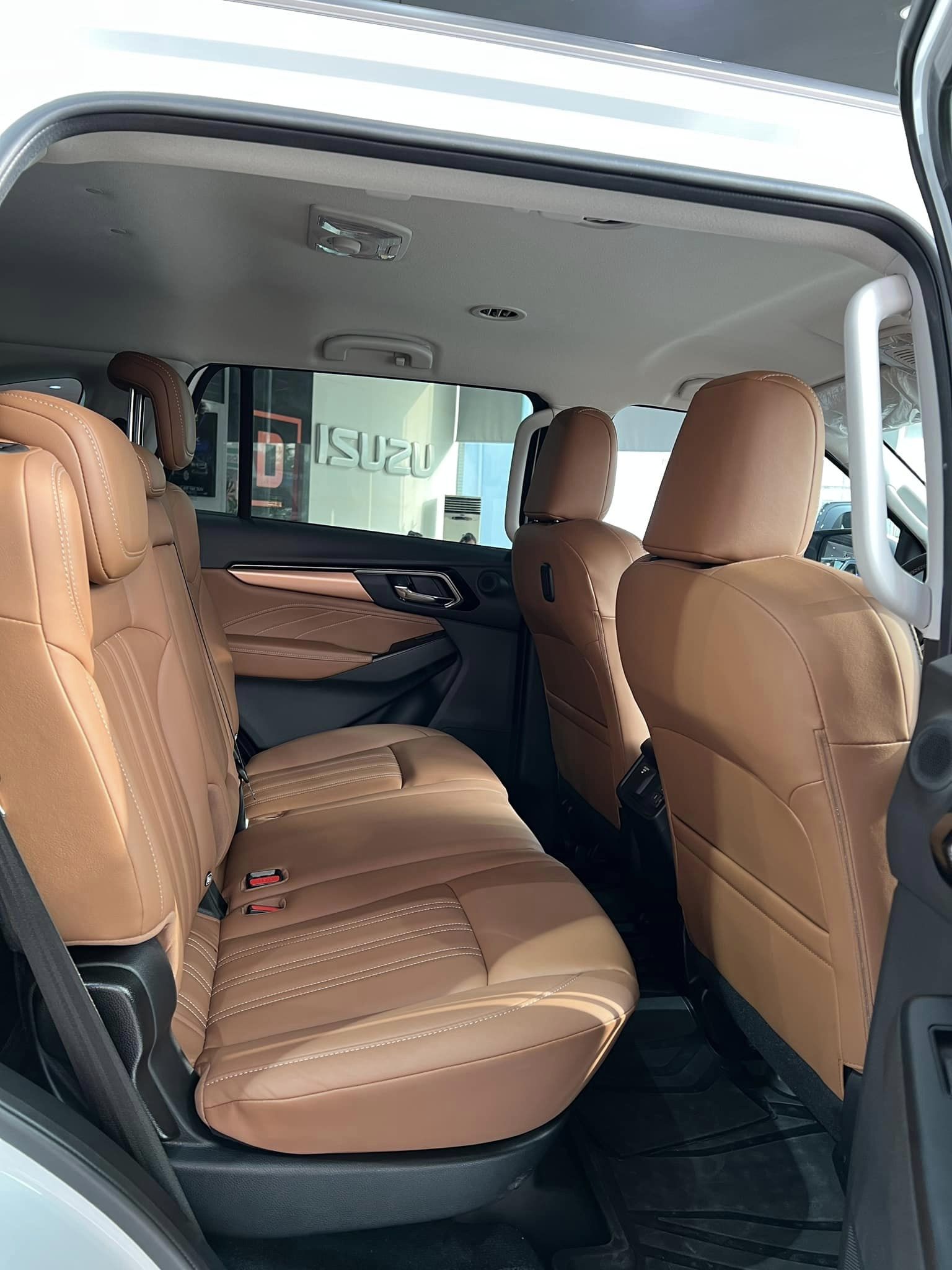 Isuzu mu-X giảm kỷ lục 200 triệu tại đại lý, giá khởi điểm còn 716 triệu, rẻ hơn cả CX-5 và Tucson - Ảnh 5