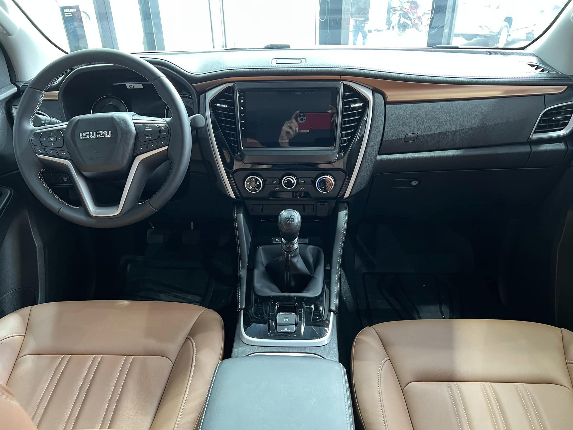 Isuzu mu-X giảm kỷ lục 200 triệu tại đại lý, giá khởi điểm còn 716 triệu, rẻ hơn cả CX-5 và Tucson - Ảnh 3