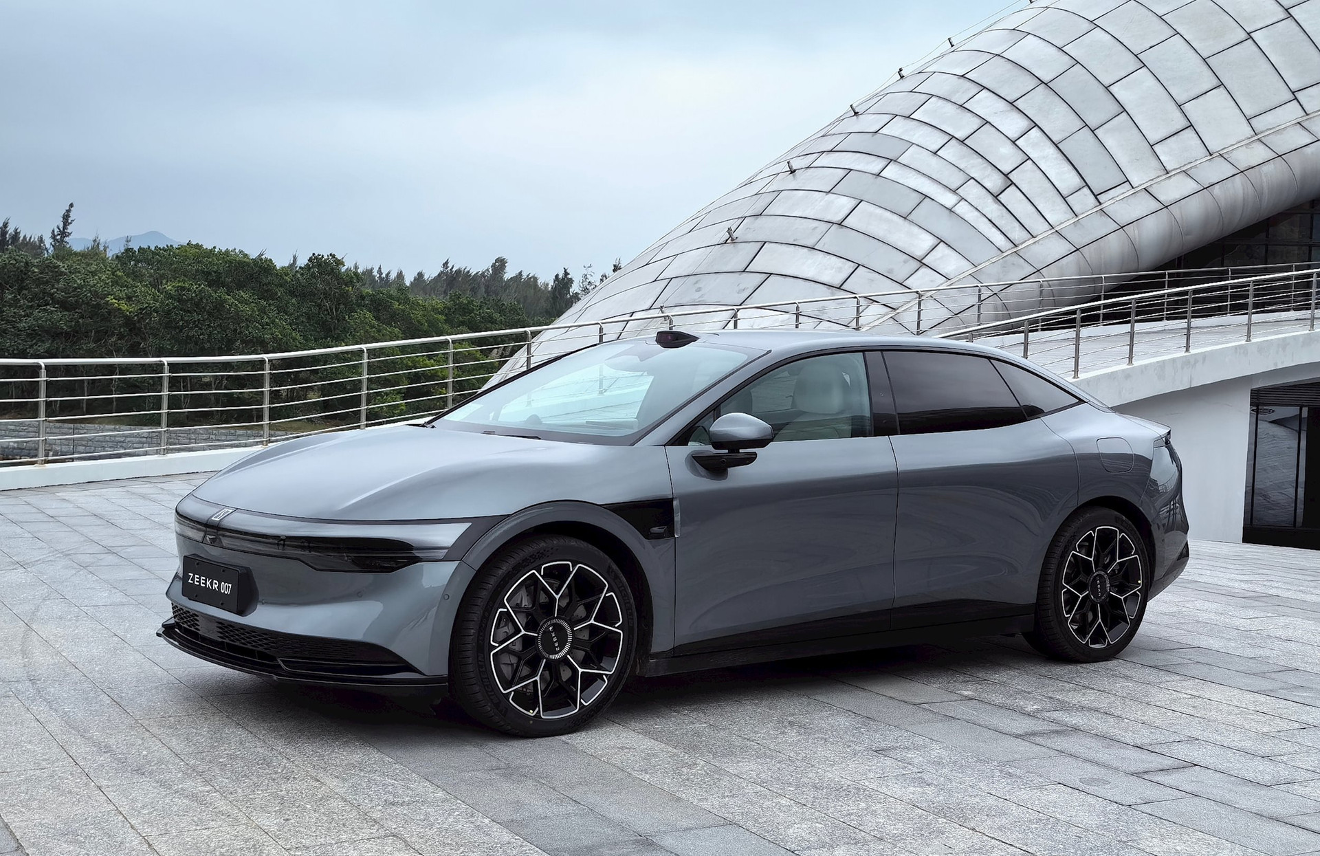 Mẫu sedan điện Trung Quốc vừa trình làng đã gây sốt: tốc độ sạc nhanh nhất thế giới, pin chịu nhiệt tới 1.000 độ C, giá từ hơn 700 triệu đồng - Ảnh 2