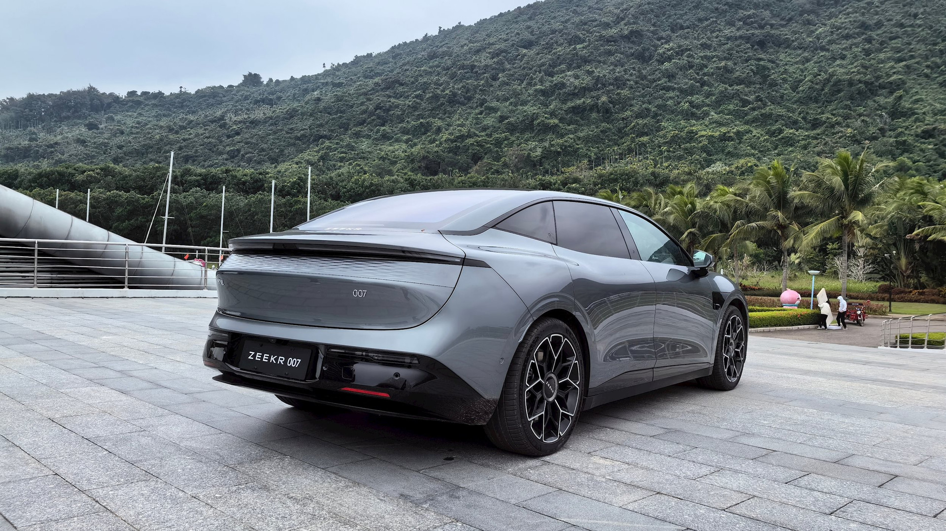 Mẫu sedan điện Trung Quốc vừa trình làng đã gây sốt: tốc độ sạc nhanh nhất thế giới, pin chịu nhiệt tới 1.000 độ C, giá từ hơn 700 triệu đồng - Ảnh 3