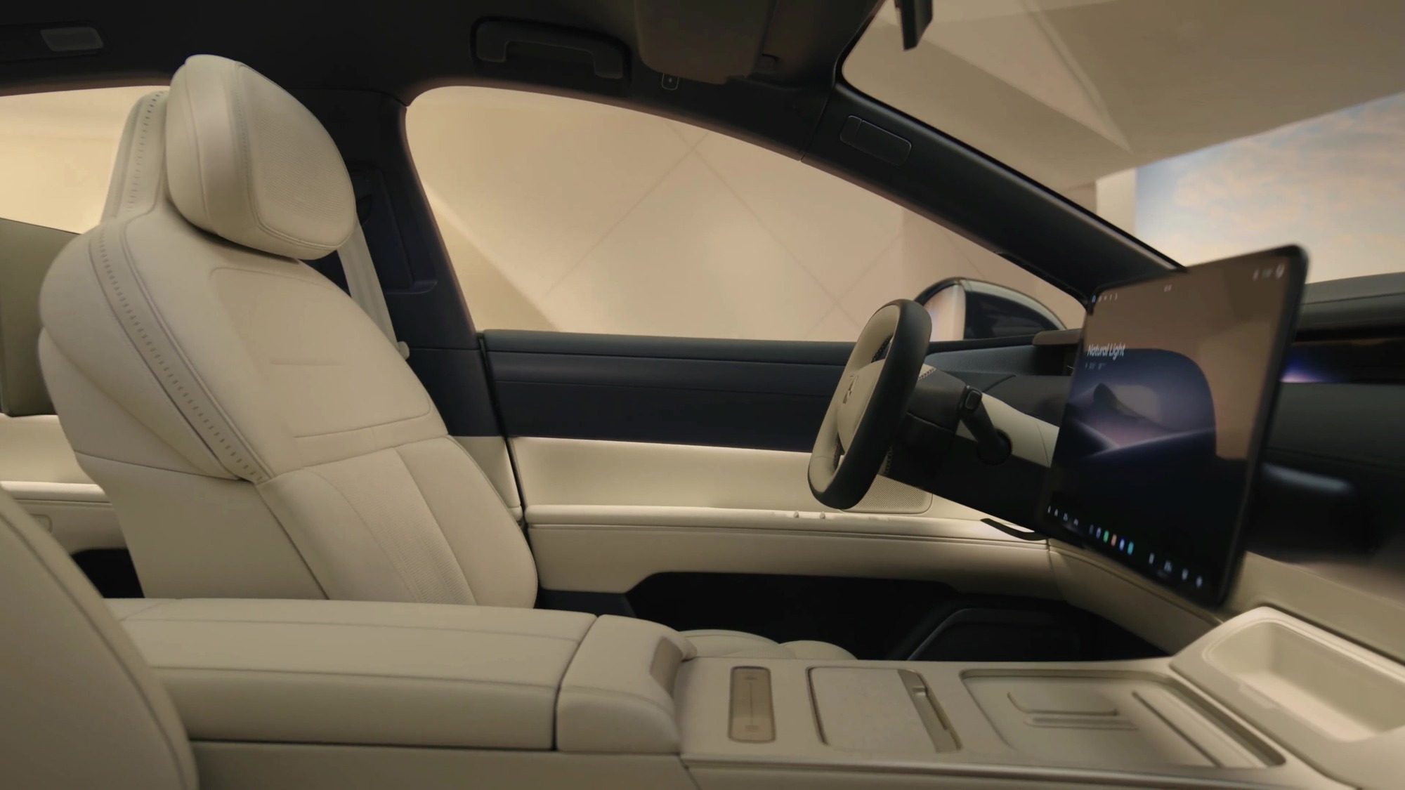 Hãng xe điện Trung Quốc khoe hệ thống treo xịn như Rolls-Royce, ly nước không rơi một giọt dù đi qua gờ giảm tốc - Ảnh 2