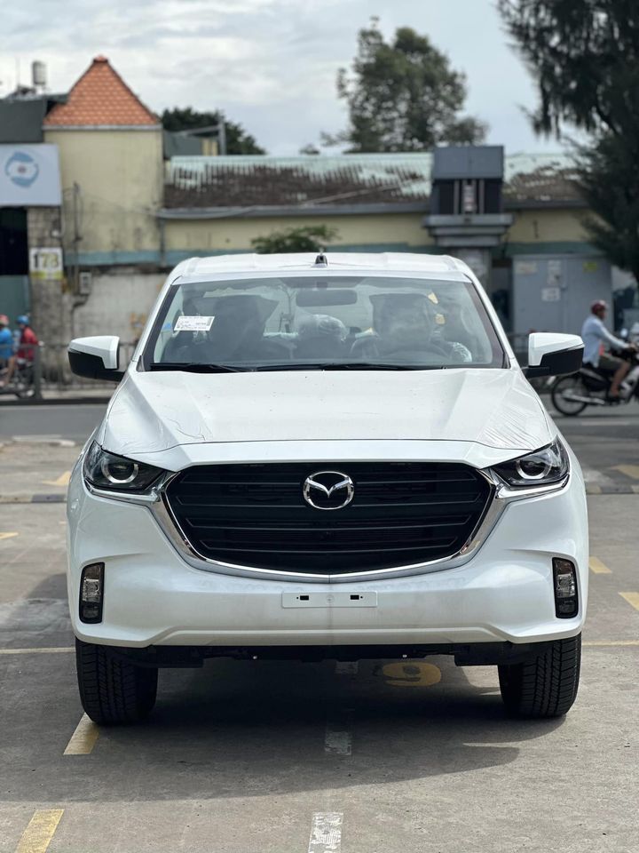 Mazda BT-50 bản 'base' giảm giá còn 529 triệu tại đại lý: Rẻ hơn hẳn Triton, Ranger, thêm lựa chọn cho dân kinh doanh vận tải - Ảnh 2