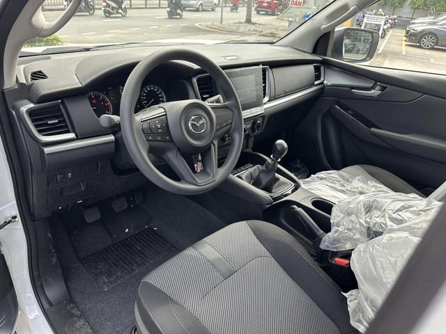 Mazda BT-50 bản 'base' giảm giá còn 529 triệu tại đại lý: Rẻ hơn hẳn Triton, Ranger, thêm lựa chọn cho dân kinh doanh vận tải - Ảnh 5