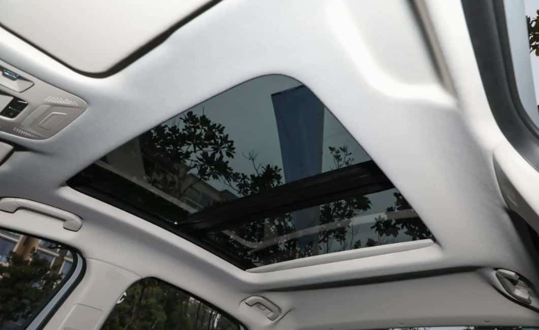 Siêu phẩm sedan "uống" xăng 1 lít/100 km, giá bán mới là điều gây chú ý - Ảnh 6