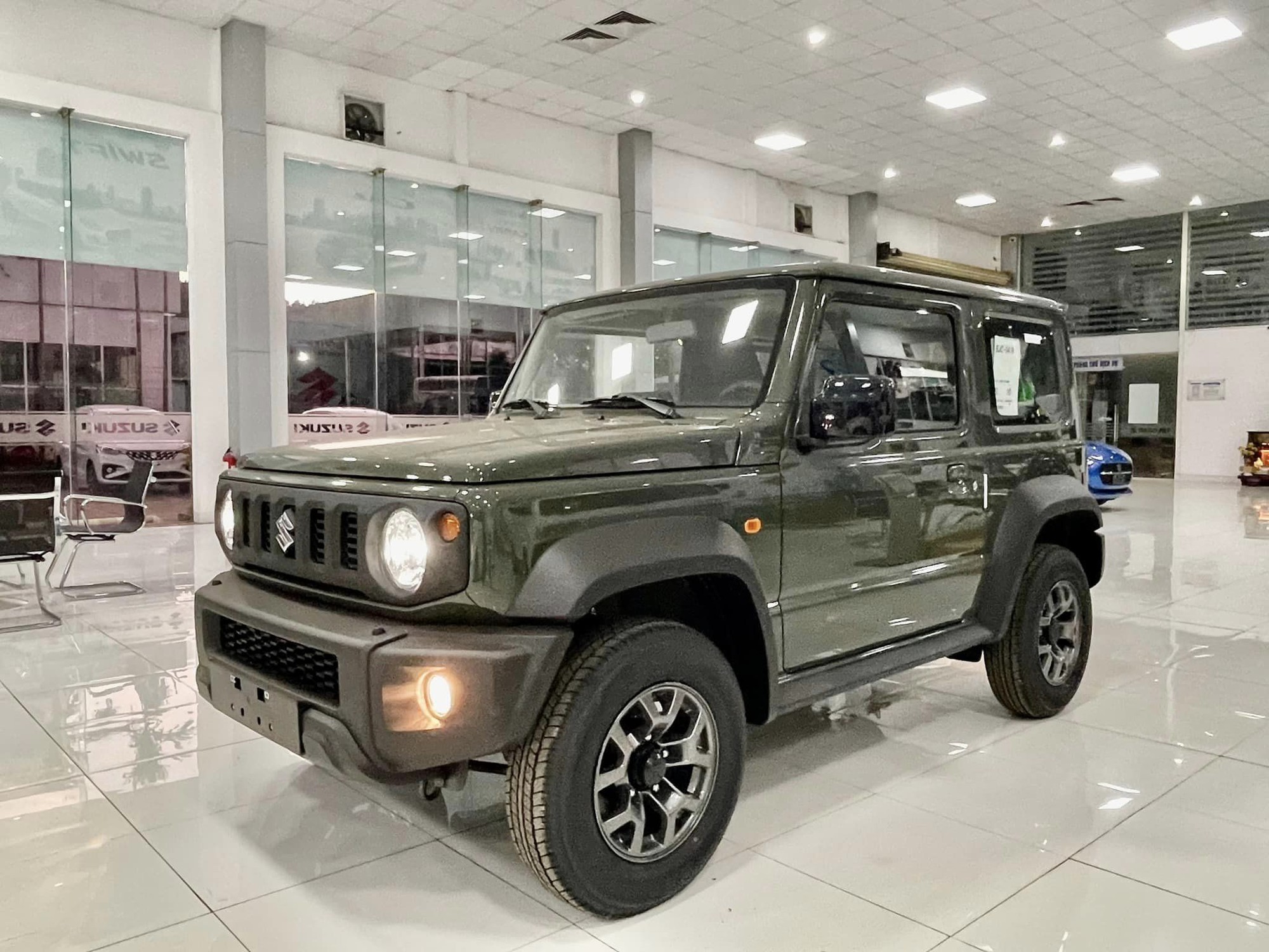 Suzuki Việt Nam xác nhận sắp bán Jimny: Xe trưng bày ồ ạt về đại lý, giá dự kiến mới từ 800 triệu - Ảnh 3
