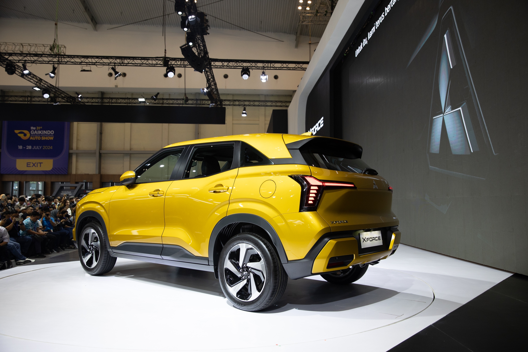 Sức mua giảm, hàng loạt ô tô vẫn mở bán - Ảnh 2