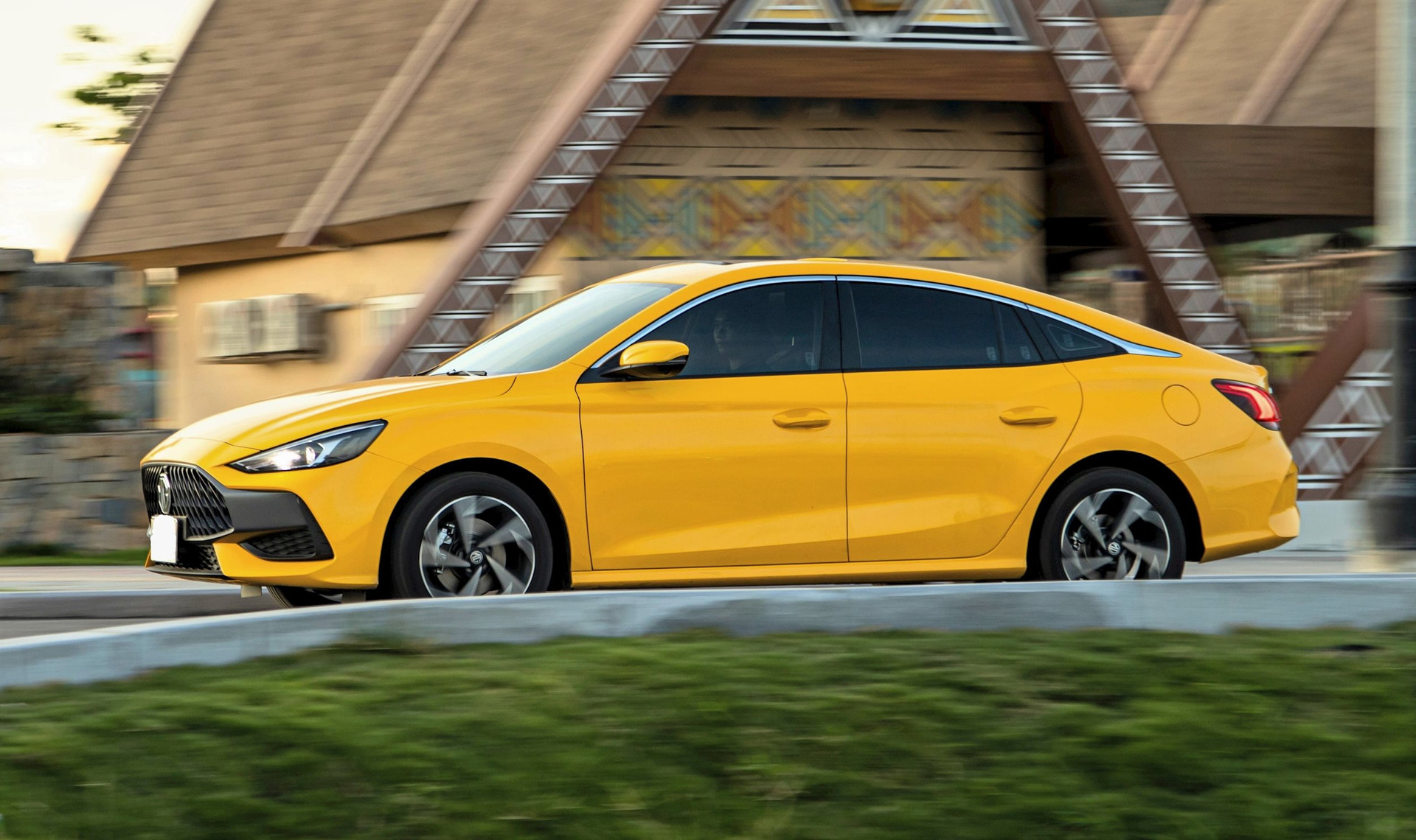 Sedan hạng C rẻ nhất thị trường Việt giảm đậm 153 triệu đồng, thấp hơn Kia Morning và Hyundai Grand i10 - Ảnh 2