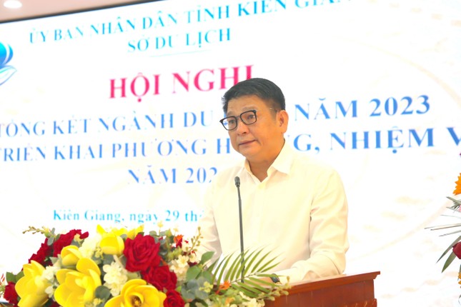 Khách đến Phú Quốc giảm do giá vé máy bay tăng cao - Ảnh 1