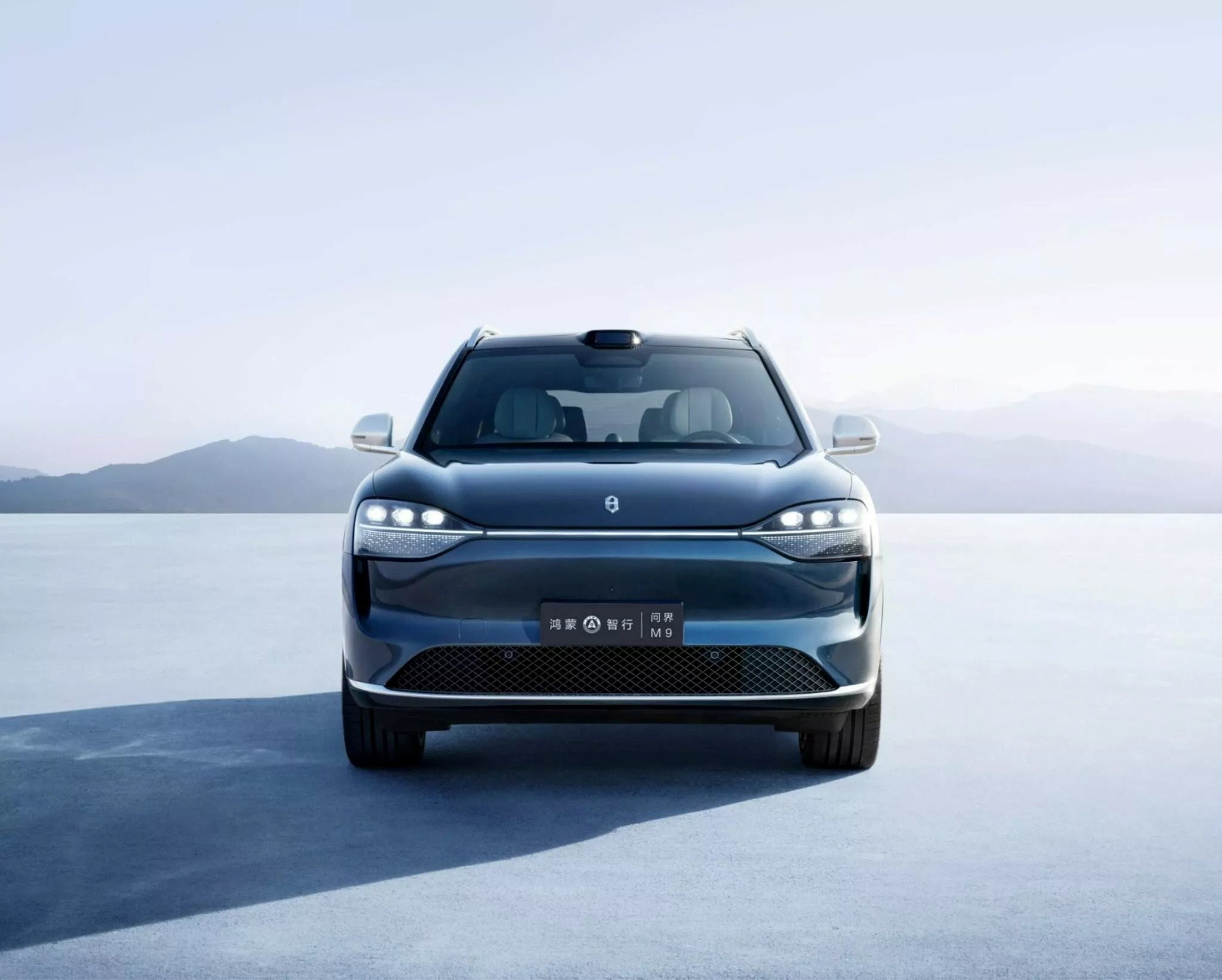 Hết Xiaomi đến lượt Huawei khoe xe điện đỉnh cấp: Kích thước lớn hơn BMW X7, màn hình ‘siêu to khổng lồ’ như Mercedes EQS, trang bị ngập xe - Ảnh 1