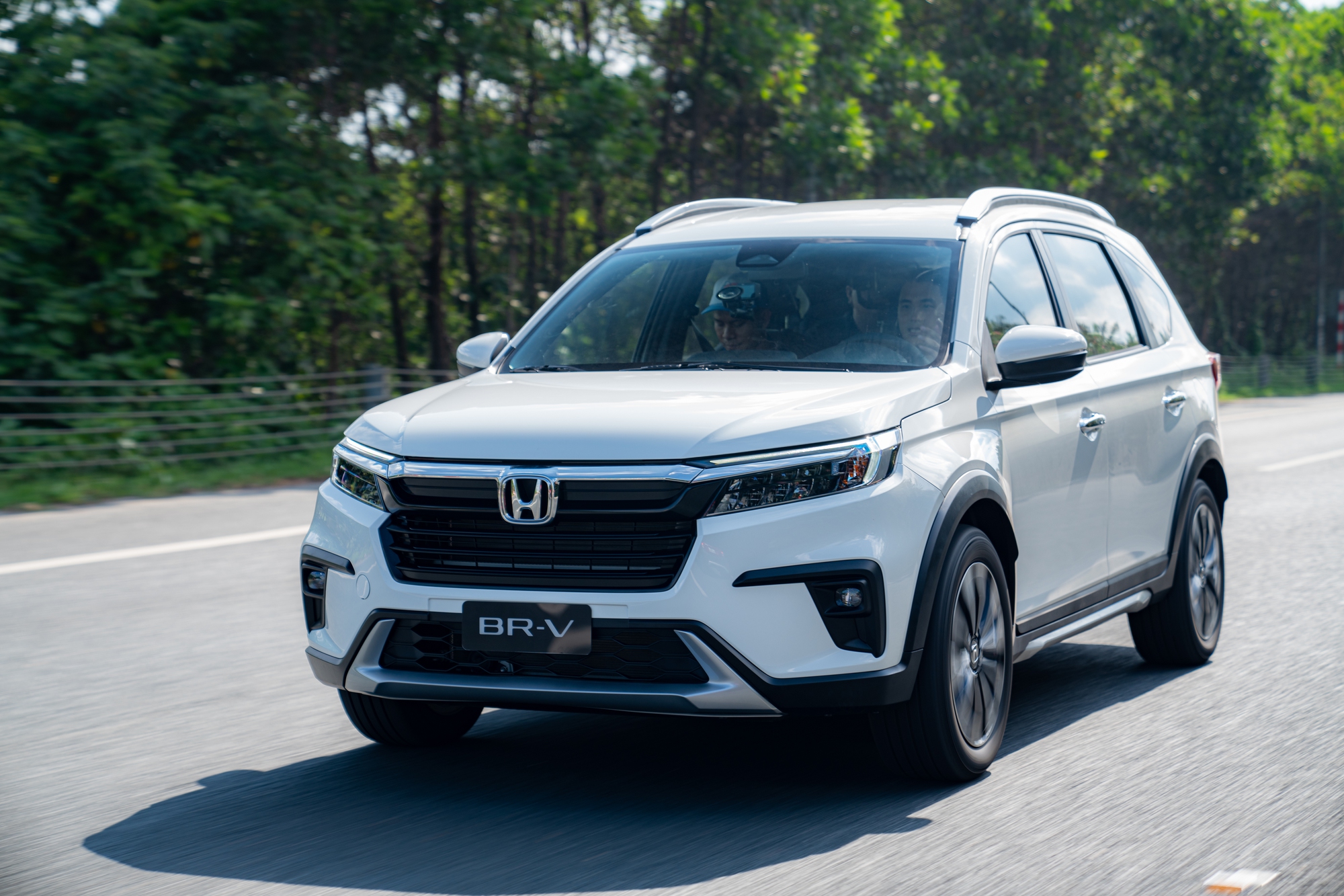 Sức mua giảm, hàng loạt ô tô vẫn mở bán - Ảnh 3