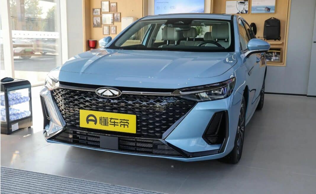 Siêu phẩm sedan "uống" xăng 1 lít/100 km, giá bán mới là điều gây chú ý - Ảnh 2