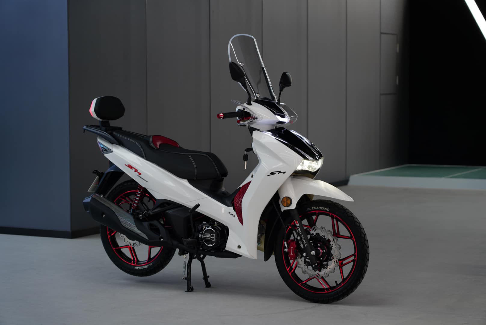 Cũng tên SH, đầu giống SH nhưng chiếc xe có giá quy đổi 60 triệu đồng này dùng động cơ 50cc, số như Wave - Ảnh 5