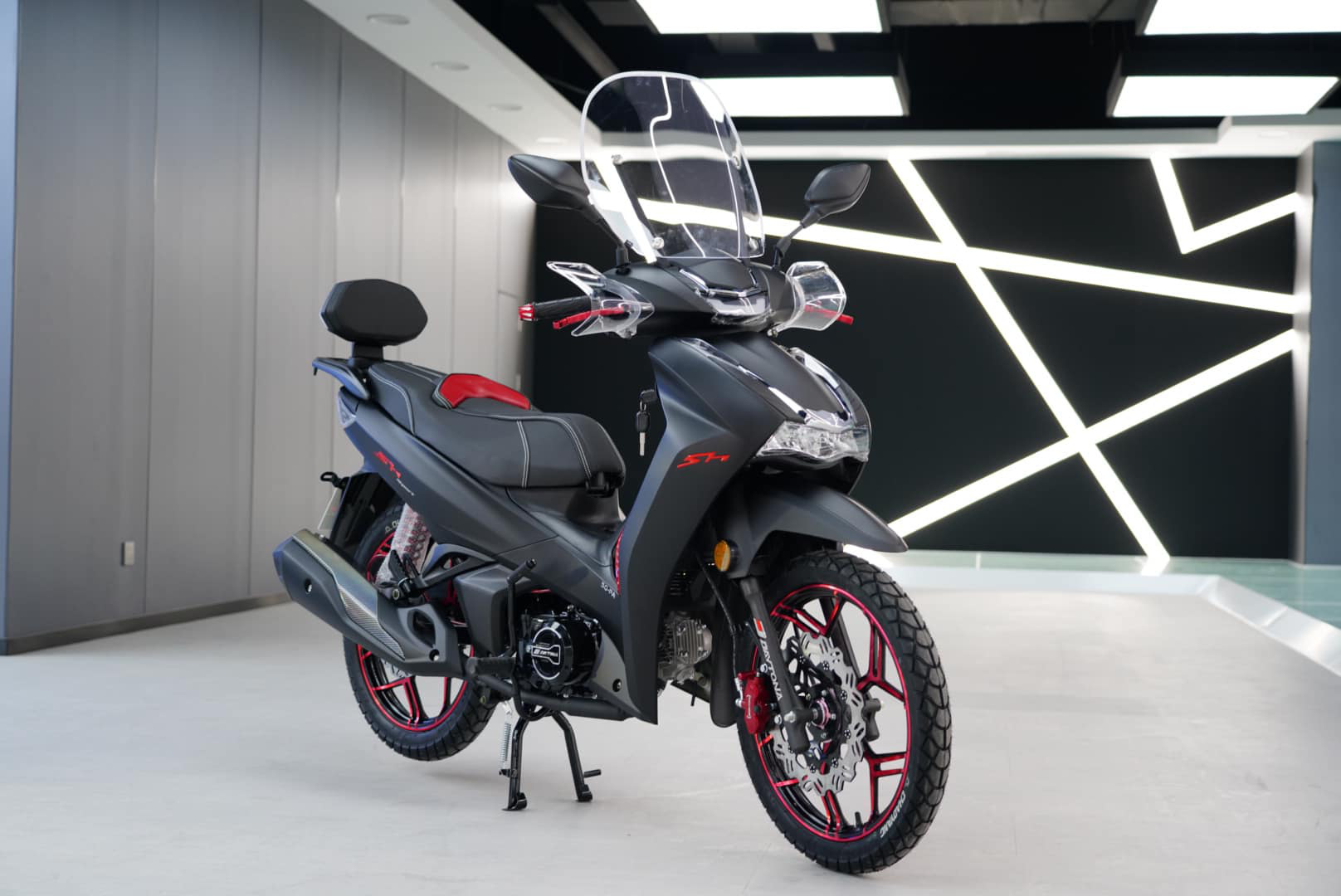 Cũng tên SH, đầu giống SH nhưng chiếc xe có giá quy đổi 60 triệu đồng này dùng động cơ 50cc, số như Wave - Ảnh 15