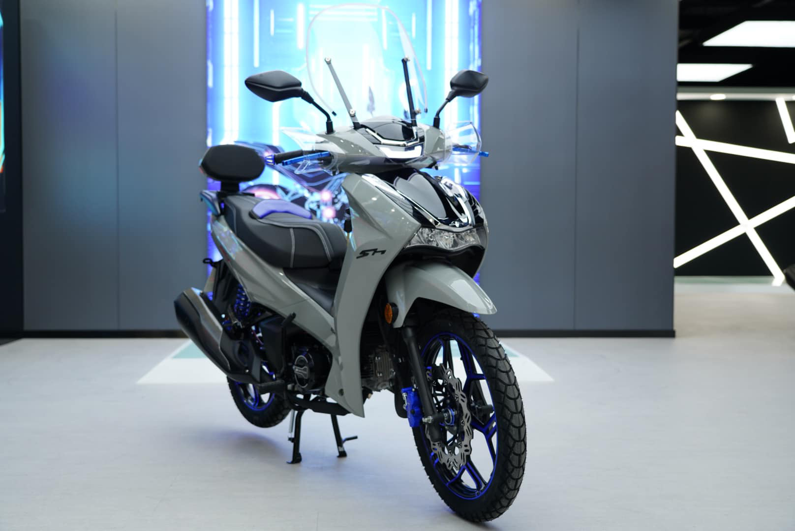 Cũng tên SH, đầu giống SH nhưng chiếc xe có giá quy đổi 60 triệu đồng này dùng động cơ 50cc, số như Wave - Ảnh 17