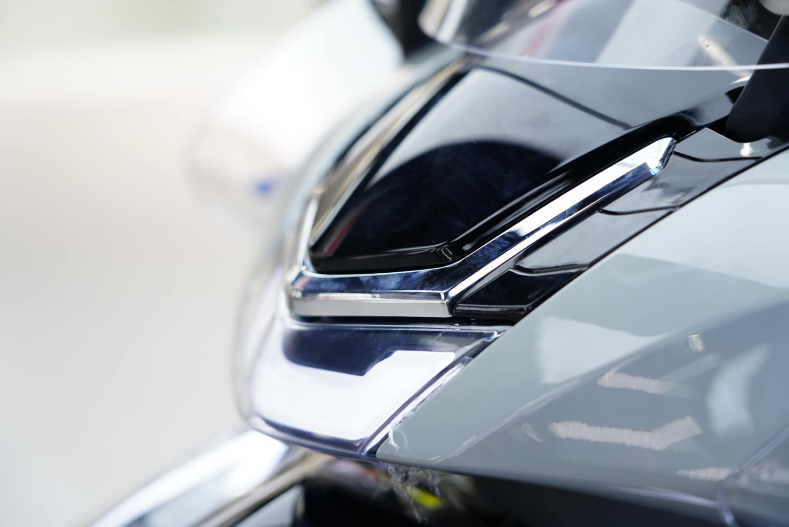 Cũng tên SH, đầu giống SH nhưng chiếc xe có giá quy đổi 60 triệu đồng này dùng động cơ 50cc, số như Wave - Ảnh 12