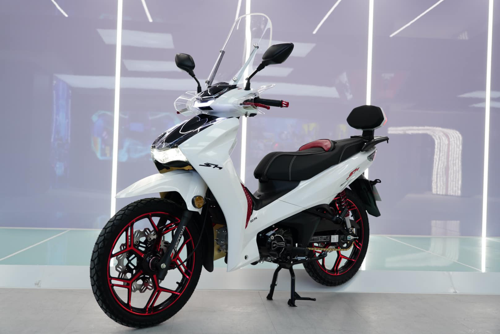 Cũng tên SH, đầu giống SH nhưng chiếc xe có giá quy đổi 60 triệu đồng này dùng động cơ 50cc, số như Wave - Ảnh 18