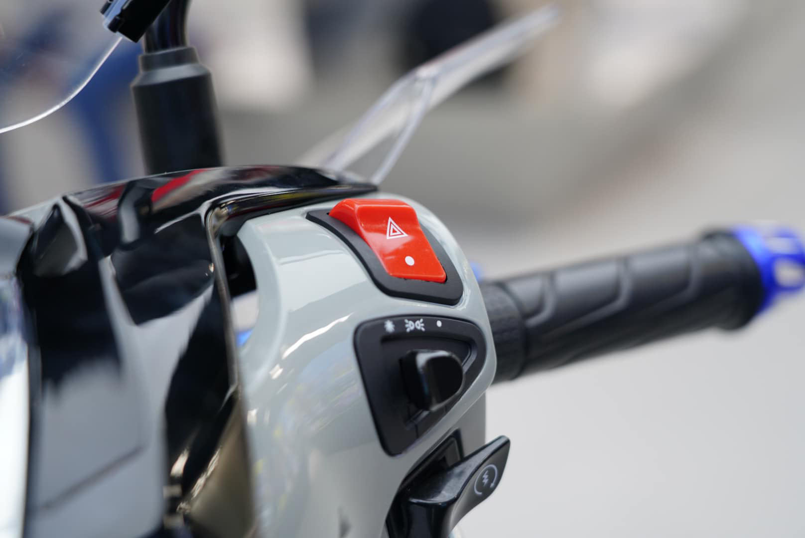 Cũng tên SH, đầu giống SH nhưng chiếc xe có giá quy đổi 60 triệu đồng này dùng động cơ 50cc, số như Wave - Ảnh 10