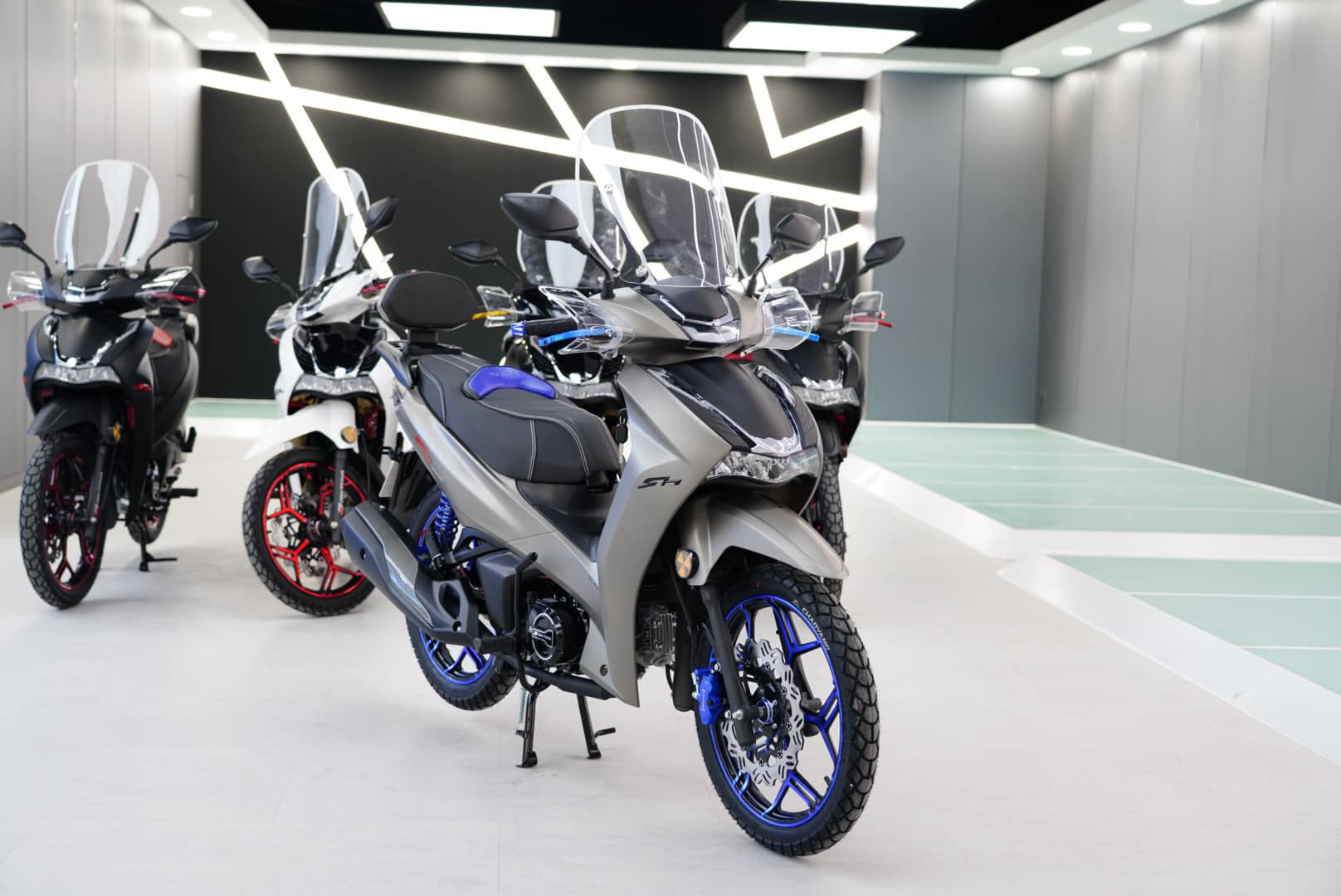 Cũng tên SH, đầu giống SH nhưng chiếc xe có giá quy đổi 60 triệu đồng này dùng động cơ 50cc, số như Wave - Ảnh 3