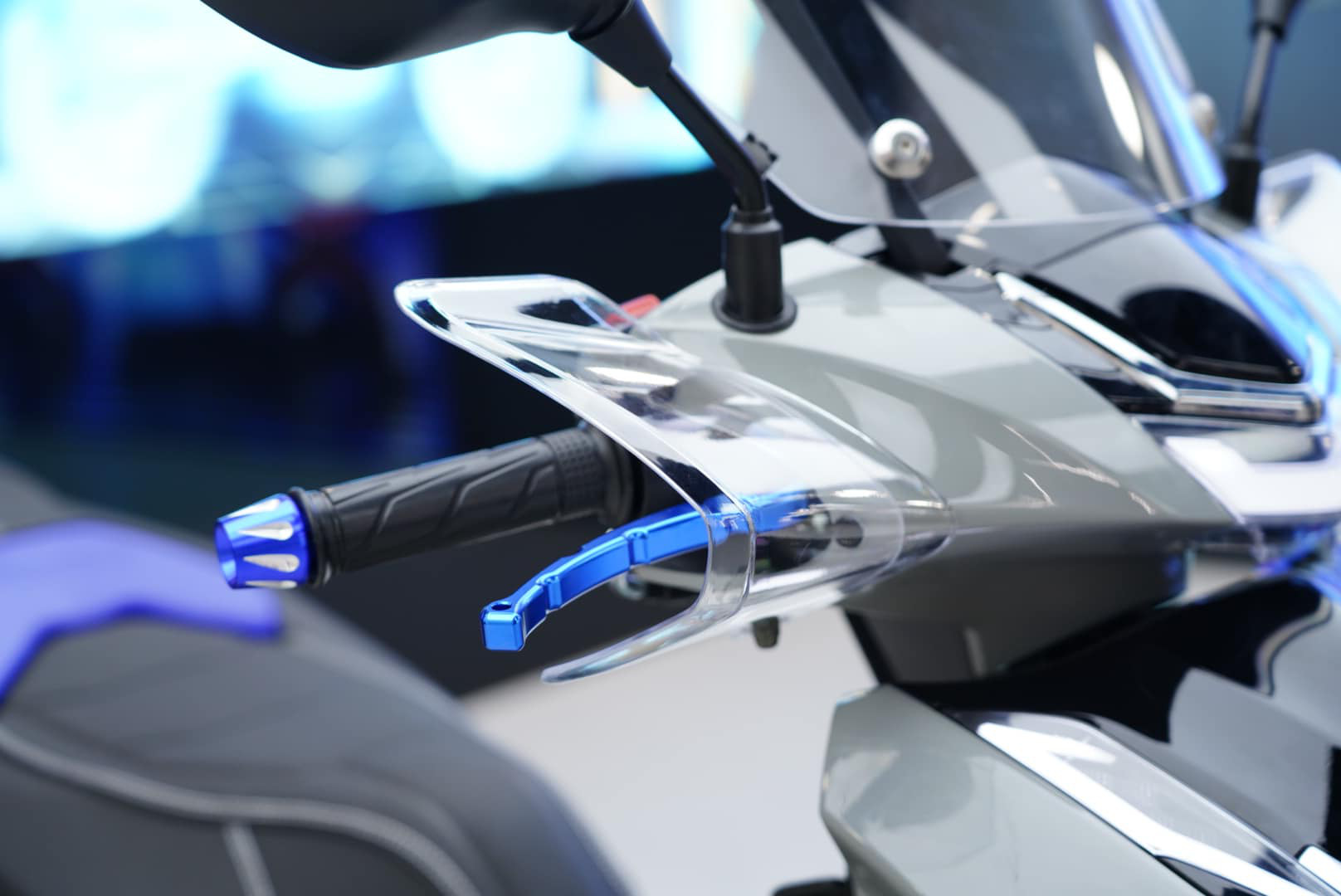 Cũng tên SH, đầu giống SH nhưng chiếc xe có giá quy đổi 60 triệu đồng này dùng động cơ 50cc, số như Wave - Ảnh 11