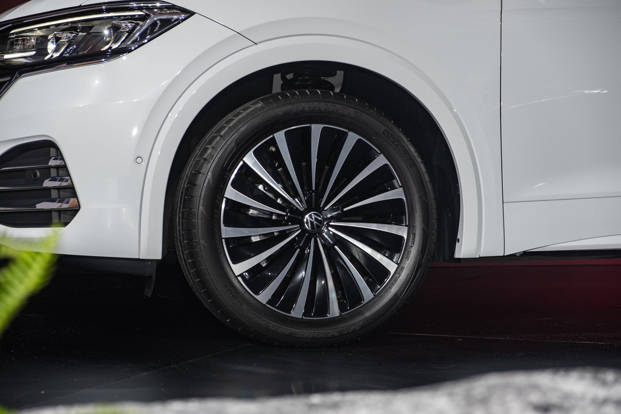 Ảnh thực tế VW Viloran Luxury vừa ra mắt VN: Đắt hơn bản thấp gần 200 triệu nhưng hàng ghế sau chuẩn thương gia - Ảnh 13