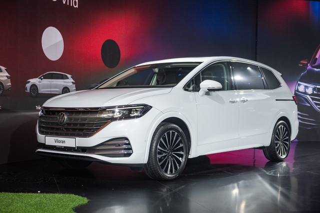 Ảnh thực tế VW Viloran Luxury vừa ra mắt VN: Đắt hơn bản thấp gần 200 triệu nhưng hàng ghế sau chuẩn thương gia - Ảnh 1