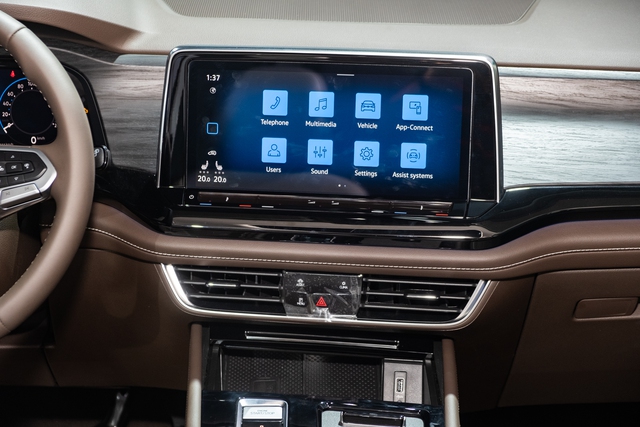 Ảnh thực tế VW Viloran Luxury vừa ra mắt VN: Đắt hơn bản thấp gần 200 triệu nhưng hàng ghế sau chuẩn thương gia - Ảnh 6