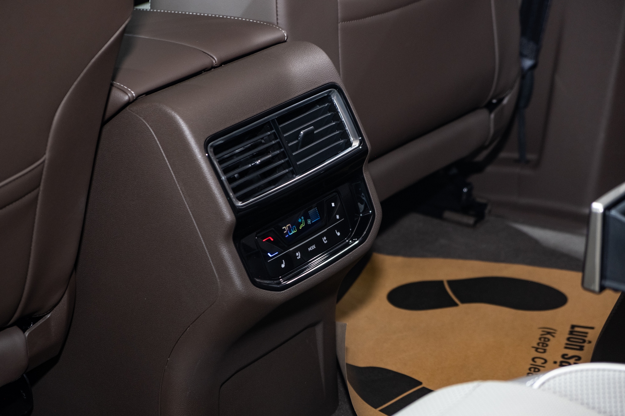 Ảnh thực tế VW Viloran Luxury vừa ra mắt VN: Đắt hơn bản thấp gần 200 triệu nhưng hàng ghế sau chuẩn thương gia - Ảnh 17