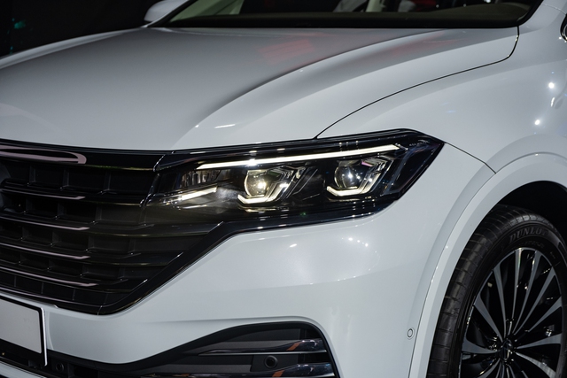 Ảnh thực tế VW Viloran Luxury vừa ra mắt VN: Đắt hơn bản thấp gần 200 triệu nhưng hàng ghế sau chuẩn thương gia - Ảnh 2