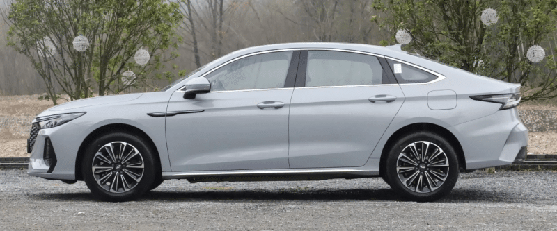 Siêu phẩm sedan "uống" xăng 1 lít/100 km, giá bán mới là điều gây chú ý - Ảnh 1