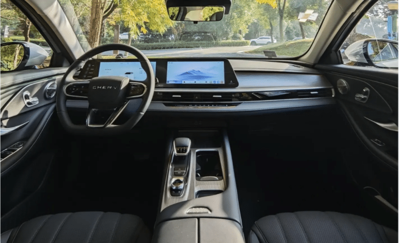 Siêu phẩm sedan "uống" xăng 1 lít/100 km, giá bán mới là điều gây chú ý - Ảnh 4