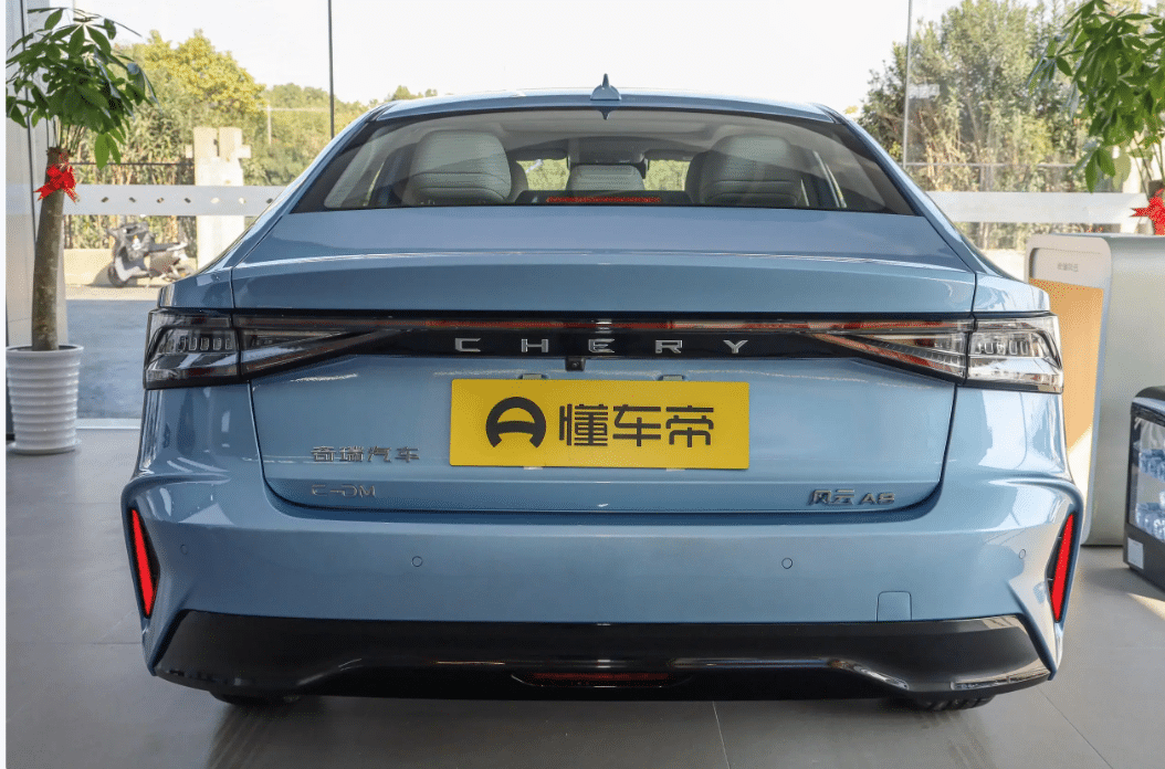 Siêu phẩm sedan "uống" xăng 1 lít/100 km, giá bán mới là điều gây chú ý - Ảnh 3