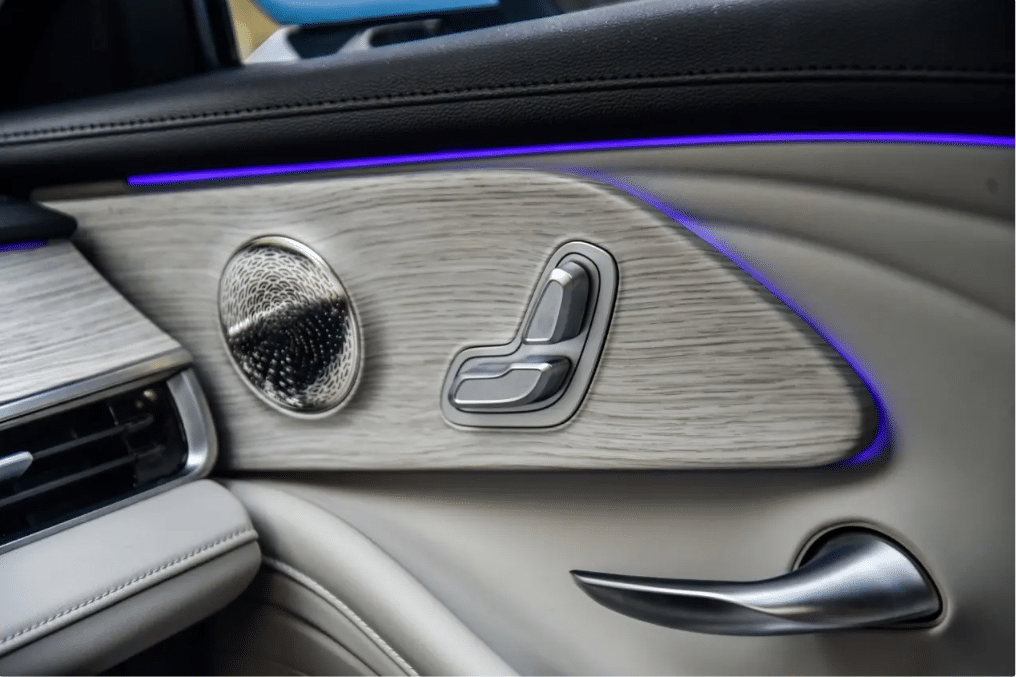 Siêu phẩm sedan "uống" xăng 1 lít/100 km, giá bán mới là điều gây chú ý - Ảnh 7