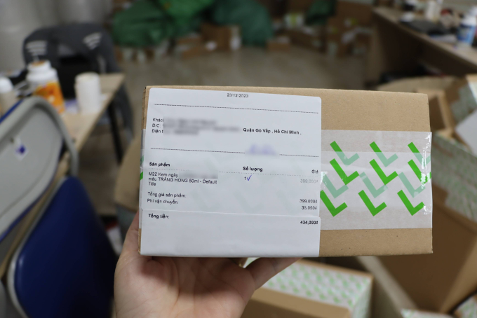 Clip cận cảnh kho hàng bị đột kích của "hot girl" livestream chốt ngàn đơn mỗi phiên: Căn biệt thự 5 tầng chất đầy hàng hoá - Ảnh 4