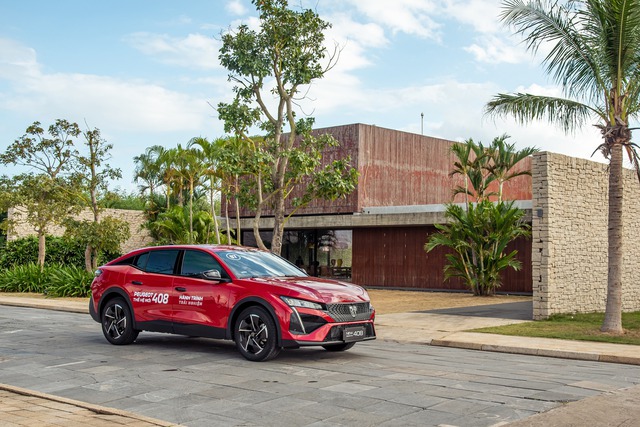Peugeot 408 bất ngờ tăng giá: Không còn bản nào dưới 1 tỷ, vẫn một mình một phân khúc - Ảnh 2