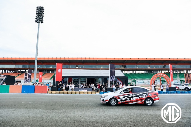 Siêu xe thể thao điện ra mắt thị trường ô tô Việt Nam - Ảnh 1