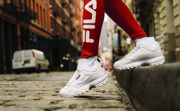 Hãng giày Trung Quốc được mệnh danh là 'hổ Phúc Kiến', năm ngoái vừa vượt Adidas đứng thứ 2 thị trường nay gặp khó khăn - Ảnh 1