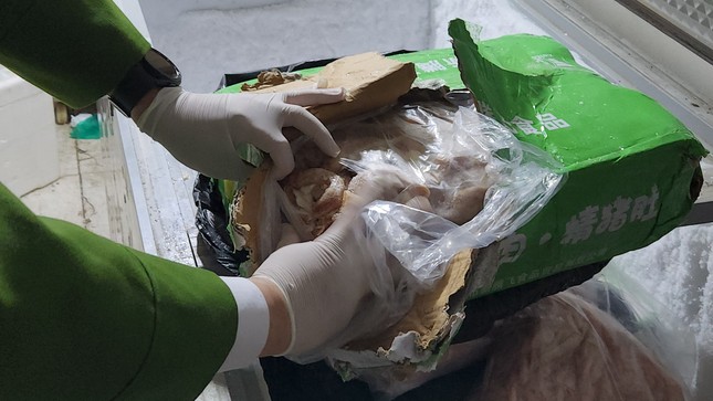 Thấy gì ở kho nội tạng lợn, trứng gà non chuyên cung cấp cho nhà hàng, quán ăn vỉa hè? - Ảnh 3