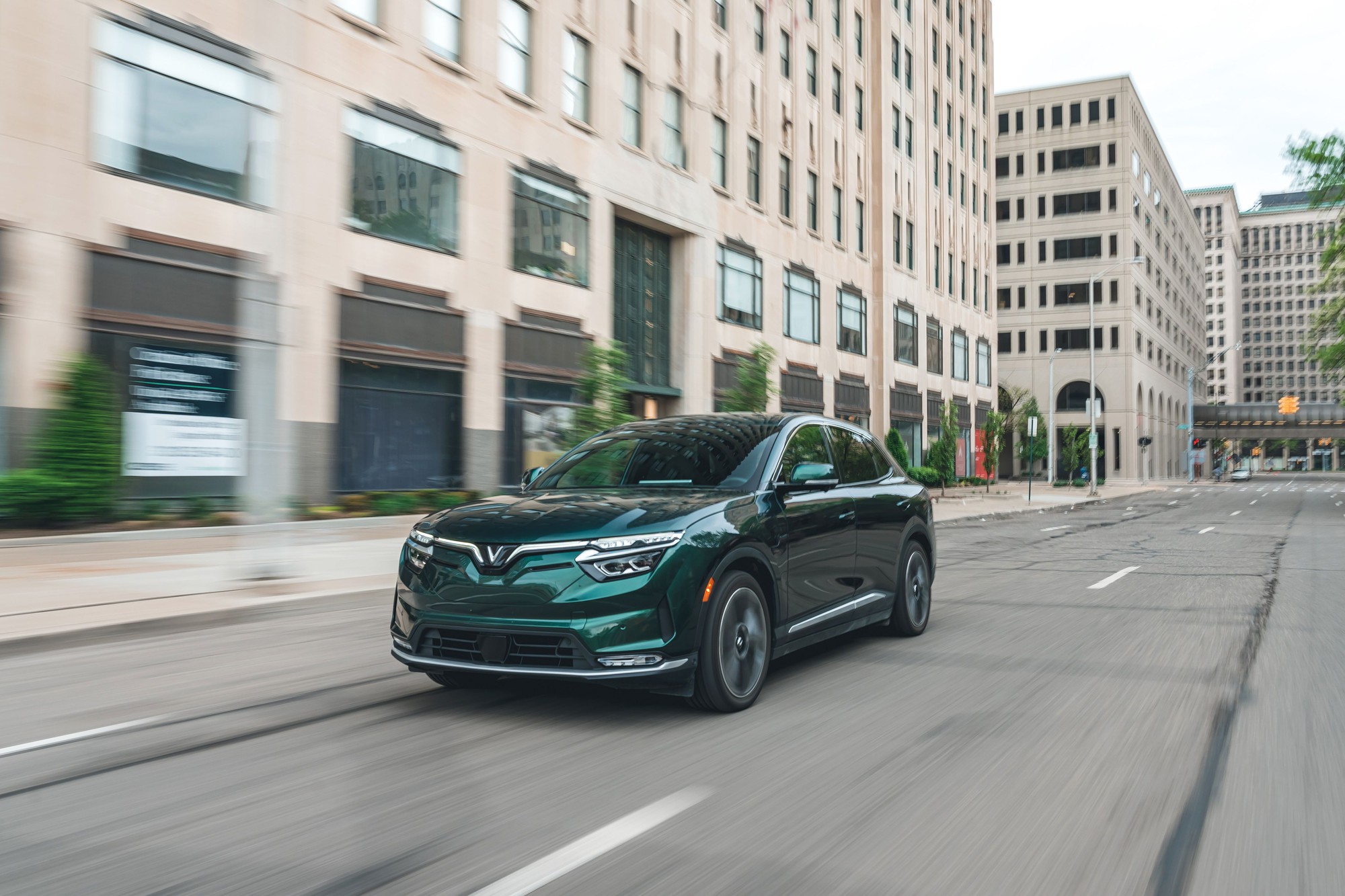 VinFast VF 8 đứng top 1 trong thử nghiệm hiệu quả phạm vi hoạt động, vượt xa nhiều xe điện nổi tiếng của Mercedes, BMW - Ảnh 1