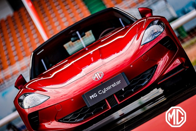 Siêu xe thể thao điện ra mắt thị trường ô tô Việt Nam - Ảnh 2