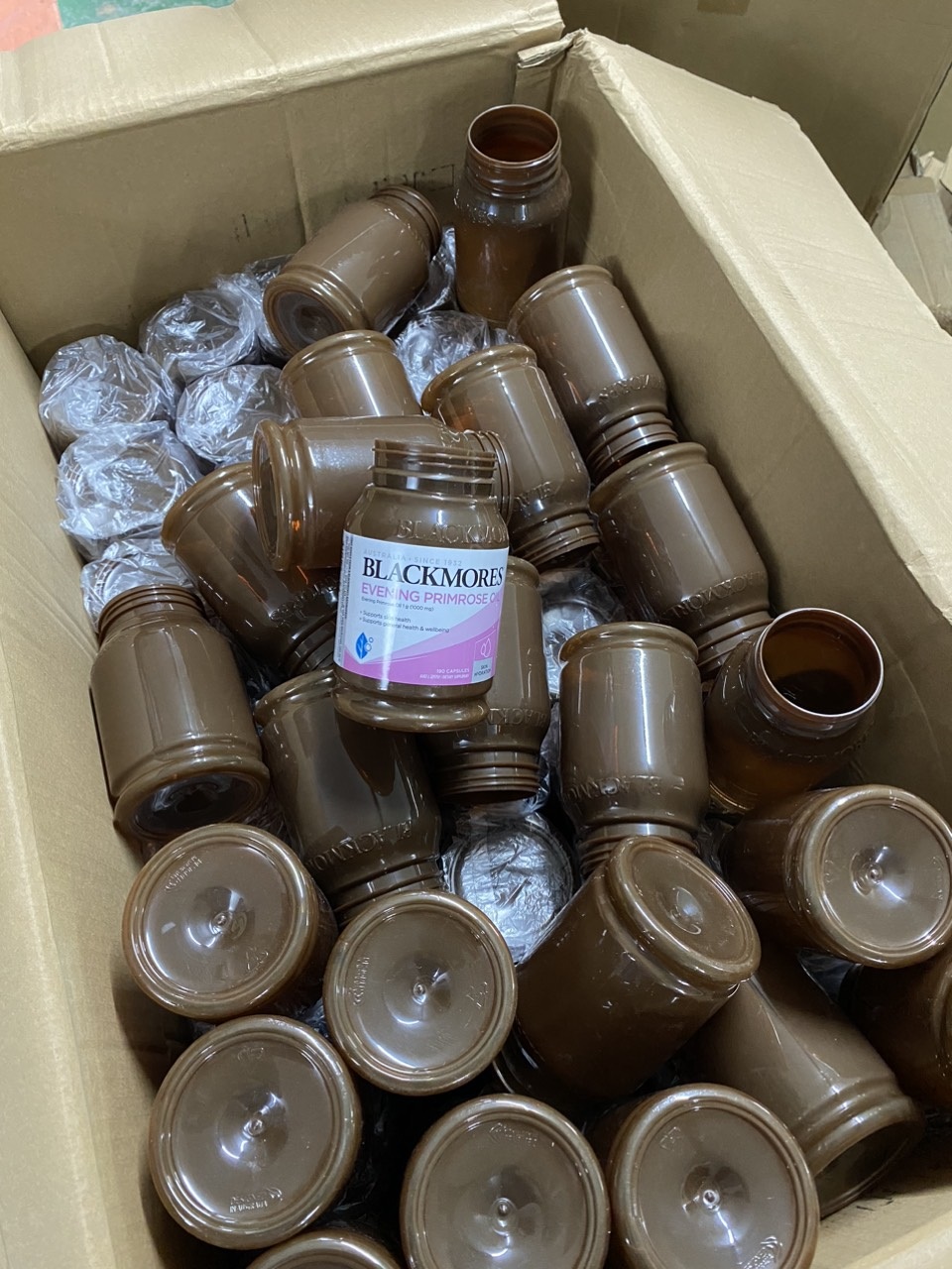 Hàng chục tấn thực phẩm chức năng "thương hiệu Úc, Canada"... sản xuất ở trại nuôi gà - Ảnh 4