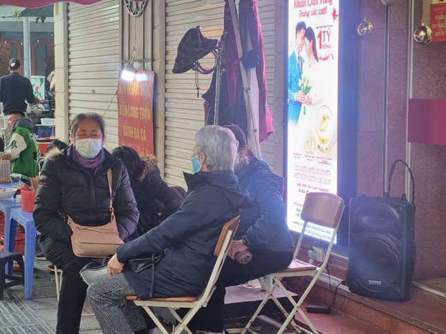 Giá vàng tăng lên 80 triệu đồng/lượng, người dân đổ đi mua vàng - Ảnh 1