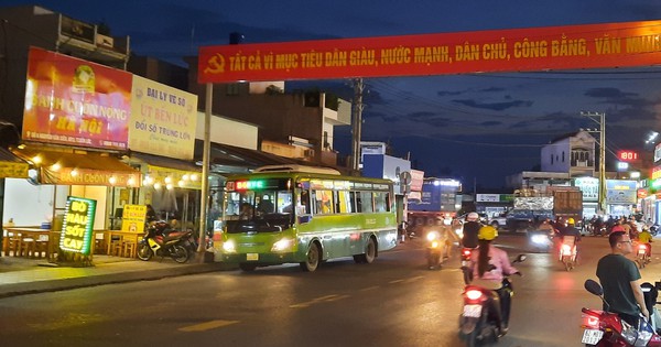 Tuyến xe buýt Nam Long từ TP.HCM đi Long An đột ngột dừng hoạt động, hành khách kêu trời